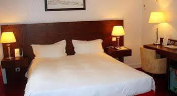 Ibis Styles La Reine Hotel 3*